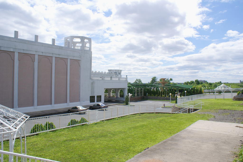 Raritan Hotel Edison Exterior photo